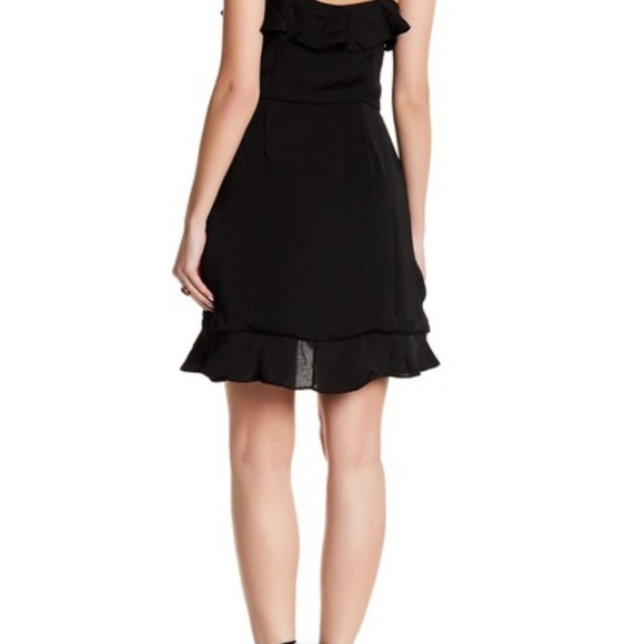 BNWT RUFFLE WRAP DRESS - Picture 3 of 3